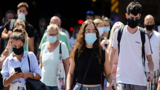 Εμβολιασμός εφήβων: Αύξηση 90% στα κρούσματα κορωνοϊού σε ανήλικους από τον Ιούλιο – Έρχεται επίσημα και 3η δόση