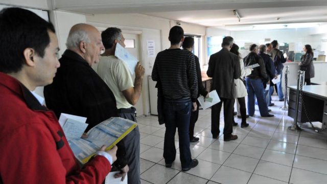 Νέα μέτρα: Με rapid test ή πιστοποιητικό η είσοδος στις δημόσιες υπηρεσίες