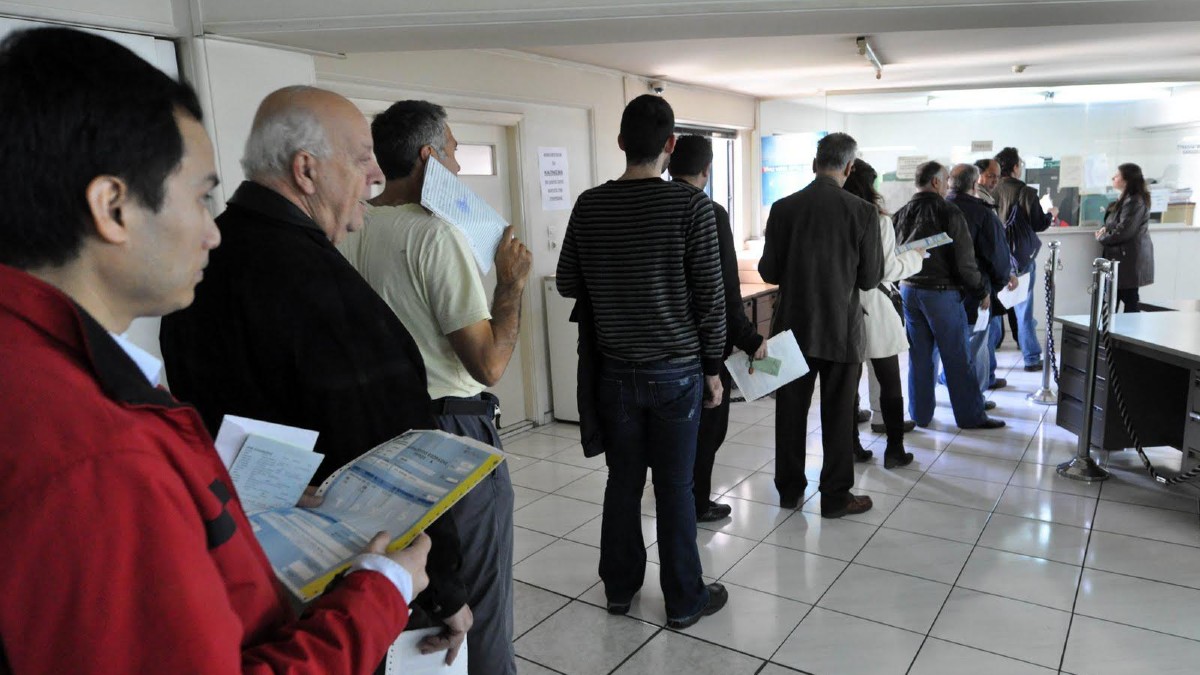 Νέα μέτρα: Με rapid test ή πιστοποιητικό η είσοδος στις δημόσιες υπηρεσίες