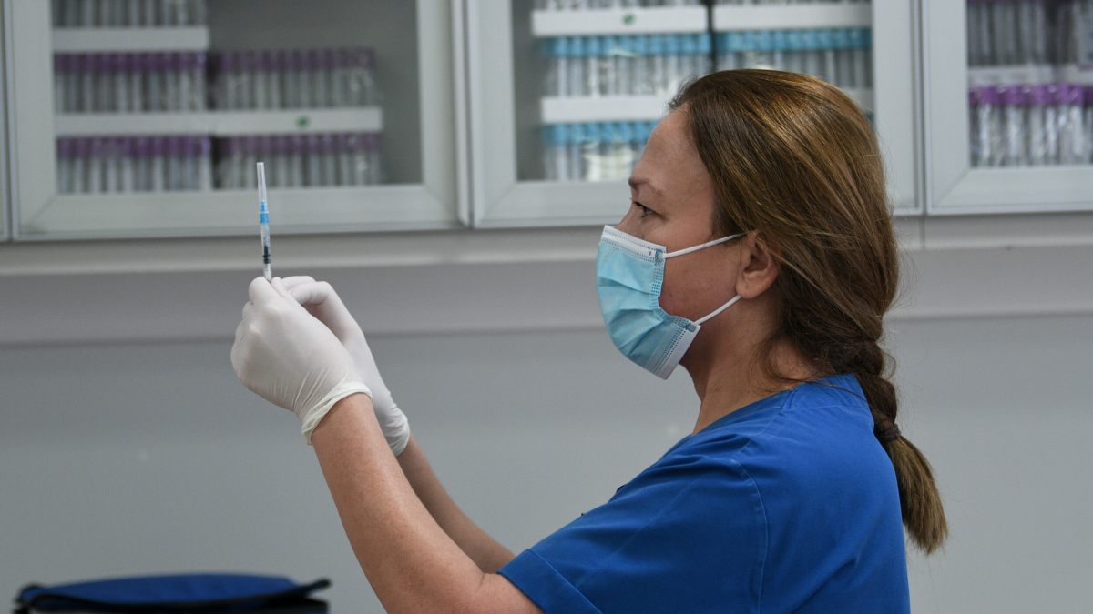 Ελήφθη η απόφαση: Σε αυτούς επεκτείνεται ο υποχρεωτικός εμβολιασμός