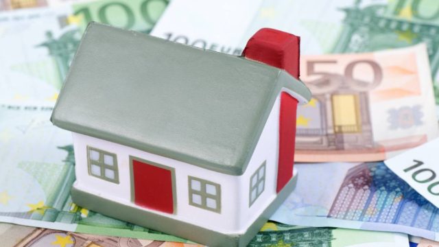 ΕΝΦΙΑ: Έρχεται… ο λογαριασμός για 6 εκατ. Έλληνες – Ποιοι τον πληρώνουν μισό και ποιοι καθόλου