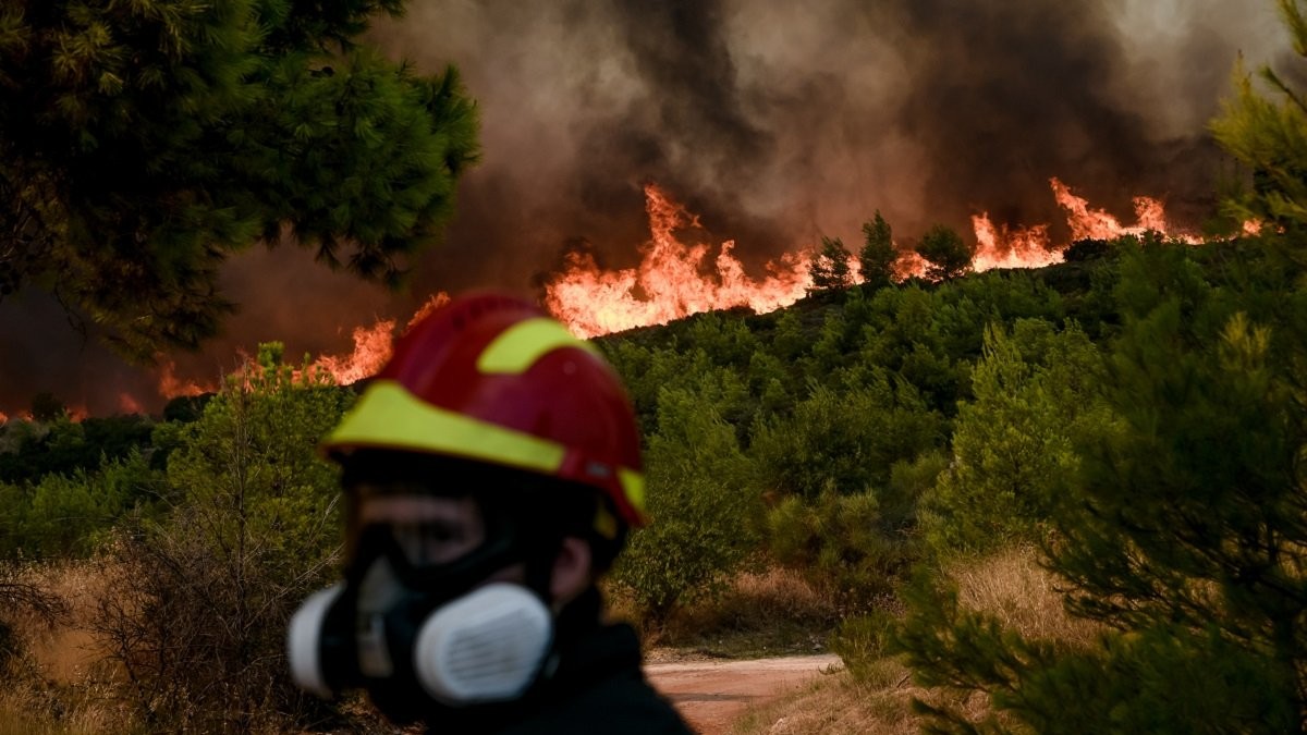 Φωτιά στη Ροδόπη: Επιχειρούν επίγεια και εναέρια μέσα