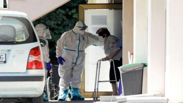 Κορωνοϊός: Νέα μετάλλαξη στο στόχαστρο των επιστημόνων – «Χτυπά» γηροκομεία