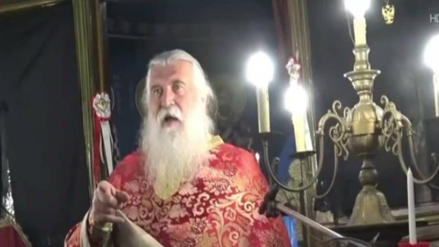 «Θα εφεύρουν κάτι πολύ πονηρό που θα σας κλέψουν τα παιδιά…»: Αρνητές ιερείς αποπροσανατολίζουν τον κόσμο για τα εμβόλια!