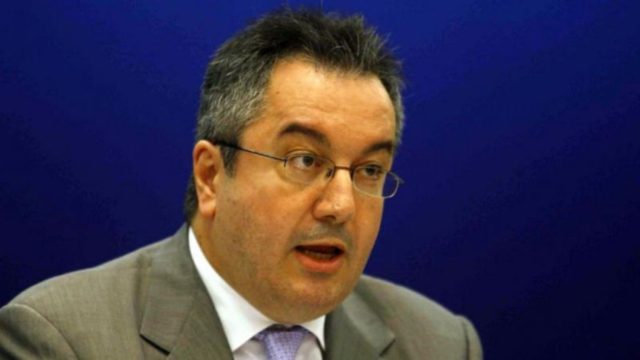 Ηλίας Μόσιαλος: «Κάποιοι παραμυθιάζουν τους πολίτες ότι τα μονοκλωνικά αντισώματα αποτελούν άμεση λύση»