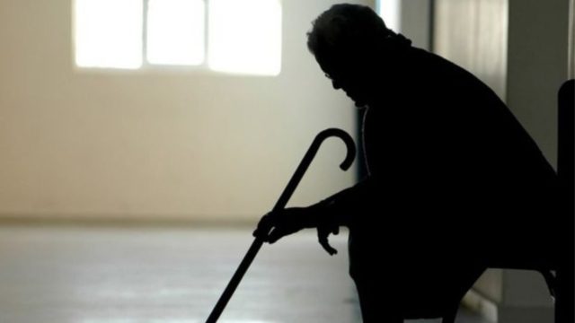 Σοκ στη Θεσσαλονίκη: Νεκρή ηλικιωμένη μετά από άγριο ξυλοδαρμό από διαρρήκτη