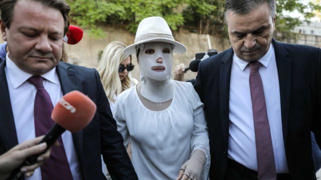 Επίθεση με βιτριόλι: Συγκλονίζει ο γιατρός της Ιωάννας – «Τυχερή που έχει το μάτι της»