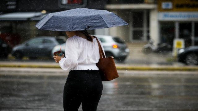 Ραγδαία επιδείνωση καιρού: Καταιγίδες και θυελλώδεις άνεμοι – Πού αναμένονται βροχές