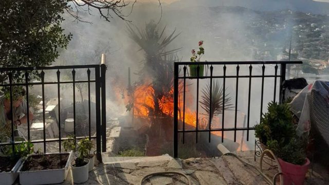 Συναγερμός στα Καλύβια: Έκρηξη σε σπίτι με δύο τραυματίες