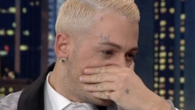 “Λύγισε” ο Τάσος Ξιαρχό: “Όταν ήμουν 6 χρονών με βίασε ένας…” (video)