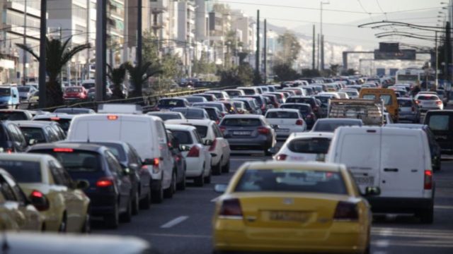 Κυκλοφοριακό κομφούζιο στους δρόμους της Αθήνας – Πού έχει μποτιλιάρισμα (photo)