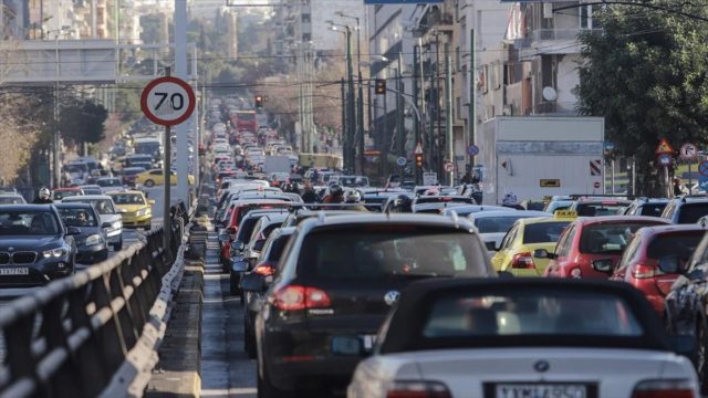 Κίνηση στους δρόμους: Μποτιλιάρισμα στο κέντρο, πού υπάρχουν καθυστερήσεις