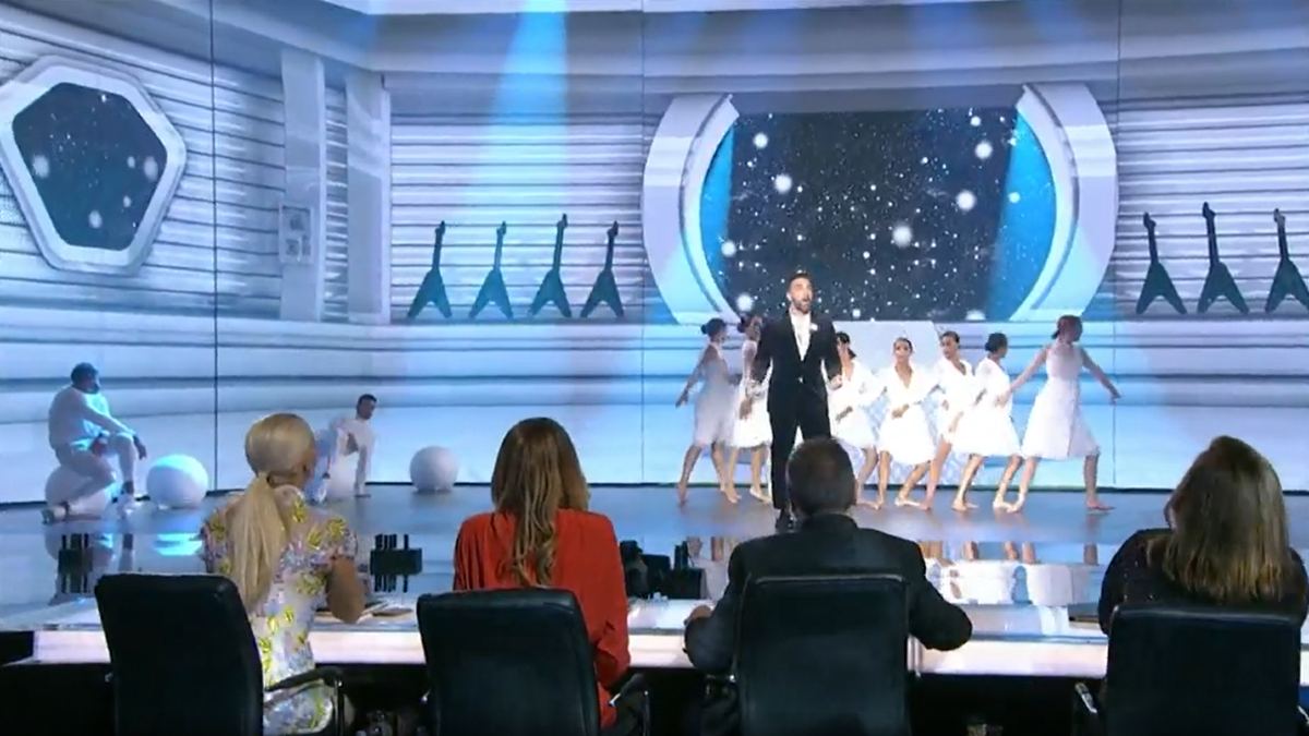 J2US: Η λαμπερή πρεμιέρα του show τραγουδιού