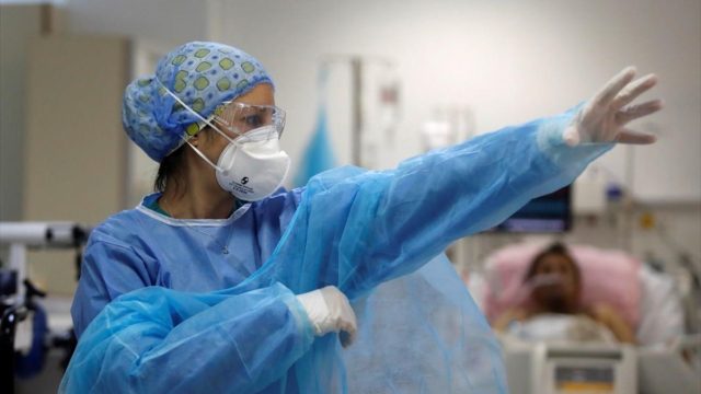 Κορωνοϊός: 1.305 νέα κρούσματα και 33 θάνατοι – Στους 348 οι διασωληνωμένοι