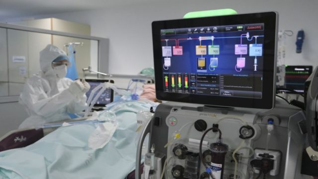 Κορωνοϊός: Η ανατριχιαστική μάχη ασθενών και γιατρών για μία ανάσα – Συγκλονιστικό βίντεο-ντοκουμέντο από το Λαϊκό