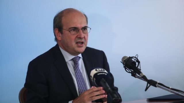 Σε άλλο πλανήτη ο Κωστής Χατζηδάκης – «Δεν έχει καμία σχέση αυτό που έγινε με την e-food με το νόμο τον οποίο περάσαμε»