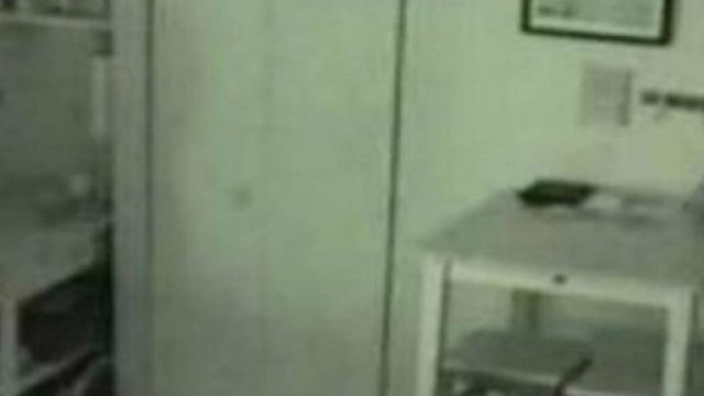 Άκουγε παράξενους θορύβους στην κουζίνα… Όταν έβαλε κρυφή κάμερα πάγωσε με αυτό που αντίκρισε (Video)