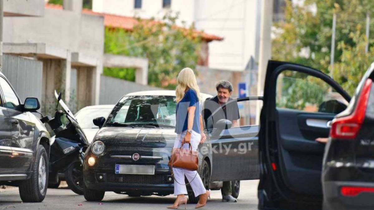 Γιάννης Λάτσιος: Την περίμενε έξω από το σπίτι με λουλούδια στα χέρια – Αποκλειστικές φωτογραφίες με την Ελένη Μενεγάκη!