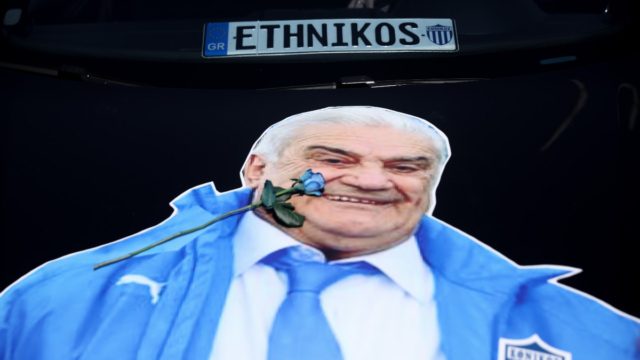 Γιάννης Μαντζουράνης: Κηδεύτηκε με τη σημαία του Εθνικού ο «Εθνικάρας»