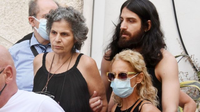 Μαργαρίτα Θεοδωράκη: «Μου ρουφούν το αίμα αδυσώπητα τσιμπούρια»