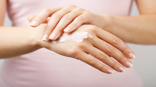 Μάσκα χεριών με μέλι και αυγό – Για ενυδατωμένη επιδερμίδα!