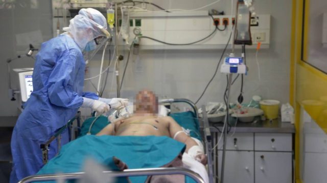 Συναγερμός από τον διευθυντή Πνευμονολογικής του Ευαγγελισμού: «Αγγίζουμε την πληρότητα στη ΜΕΘ»
