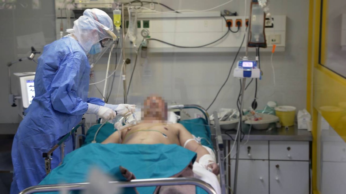 Συναγερμός από τον διευθυντή Πνευμονολογικής του Ευαγγελισμού: «Αγγίζουμε την πληρότητα στη ΜΕΘ»