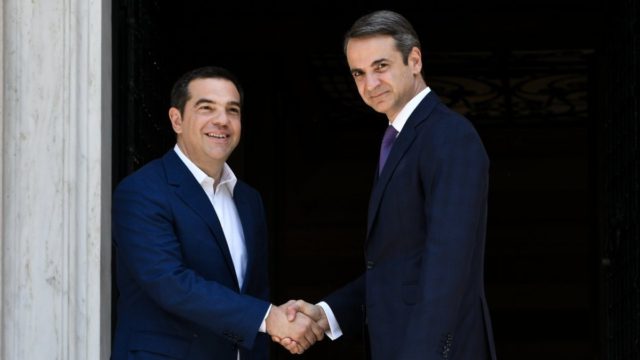 Η διαφορά παραμένει: Σταθερά μπροστά η ΝΔ από τον ΣΥΡΙΖΑ – Παραμένει καταλληλότερος ο Μητσοτάκης