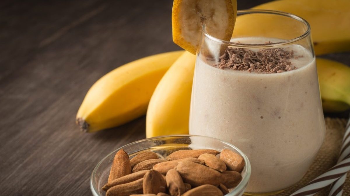 Εύκολο milkshake μπανάνα με μόνο 2 υλικά!