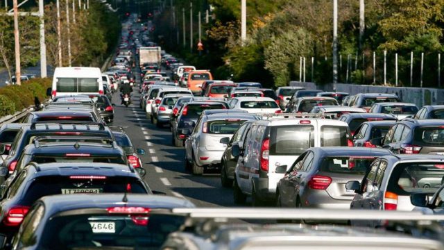 Κυκλοφοριακό κομφούζιο στους δρόμους της Αθήνας: Δείτε πού υπάρχει μποτιλιάρισμα (photo)