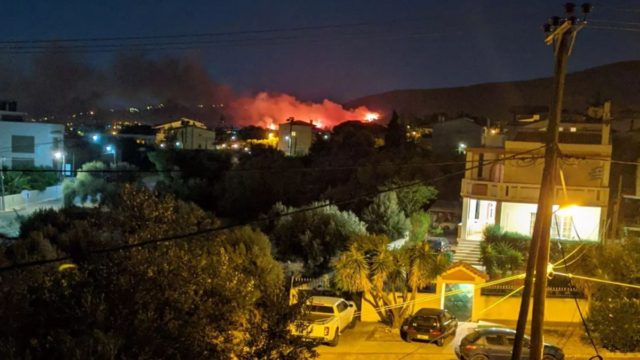 Πυρκαγιά στη Νέα Μάκρη: Χωρίς ενεργό μέτωπο – Παραμένουν οι ισχυρές πυροσβεστικές δυνάμεις!