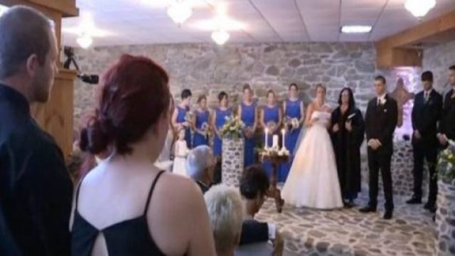 Την ώρα του γάμου η νύφη βλέπει την πρώην του άντρα της. Αυτό που ακολούθησε δεν περιγράφεται…
