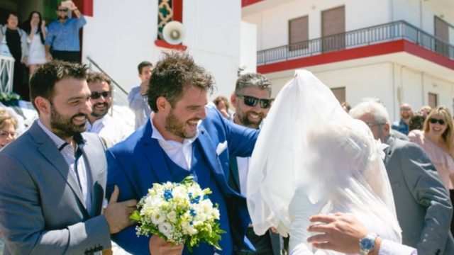 Ο γαμπρός την περίμενε με αγωνία στην εκκλησία – Όταν η νύφη βγήκε εκείνος «κοκκάλωσε» με αυτό που είδε
