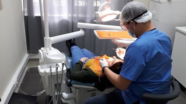 Οδοντιατρεία: Διευκρινίσεις για τα μέτρα – Ποιοι ασθενείς και συνοδοί πρέπει να κάνουν rapid test