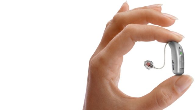 Akoustica Medica: Με τα ακουστικά Oticon ο εγκέφαλος αποφασίζει μόνος του τι είναι σημαντικό να ακούσει