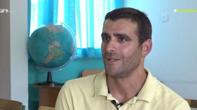Πατρίκιος Κωστής: Ο «ψηλός» του «Παρά Πέντε» είναι δάσκαλος στην Α’ δημοτικού