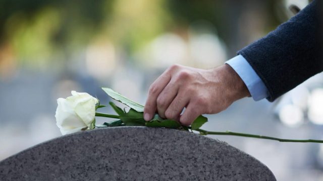 Θλίψη: Εκπαιδευτικός πέθανε μία μέρα μετά την κηδεία των γονιών του