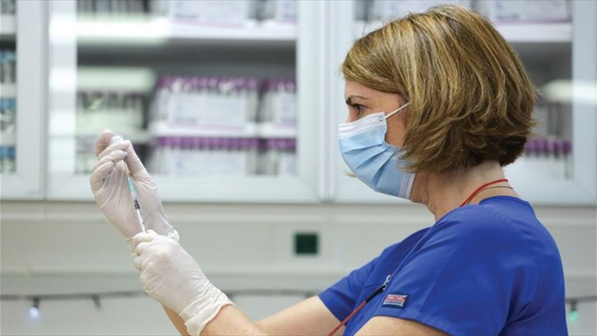 Απίστευτο περιστατικό στο Περιστέρι: Προσπάθησε να δωροδοκήσει νοσηλεύτρια για να μην κάνει τη 2η δόση εμβολίου
