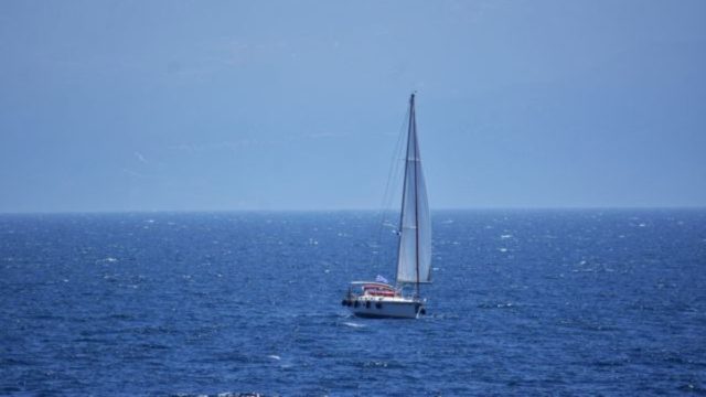 Συναγερμός στον Πόρο: Βυθίστηκε ιστιοφόρο με 9 επιβάτες
