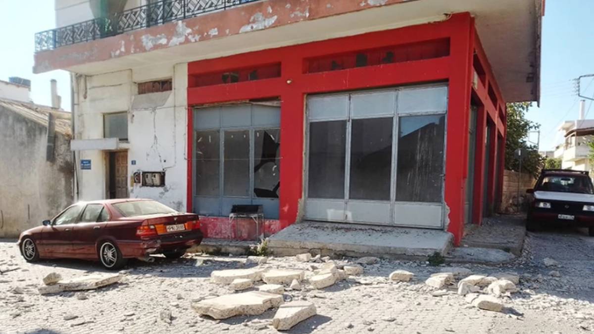 Συνεχείς μετασεισμοί στη Κρήτη: Ζημιές σε σπίτια, εσπασαν τζάμια! Σοκαριστικές εικόνες