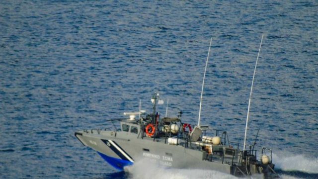 Θρίλερ στη Μήλο: Βυθίστηκε σκάφος με 18 επιβάτες