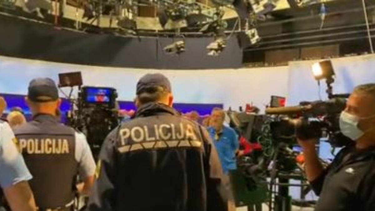 Σλοβενία: Αρνητές του κορωνοϊου εισέβαλαν στο στούντιο της δημόσιας τηλεόρασης