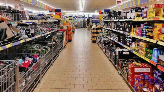 «Έμφραγμα» με την «εκτόξευση» των τιμών: Πάνω από 270 ευρώ το σούπερ μάρκετ για τριμελή οικογένεια – Τα μέτρα για την ακρίβεια