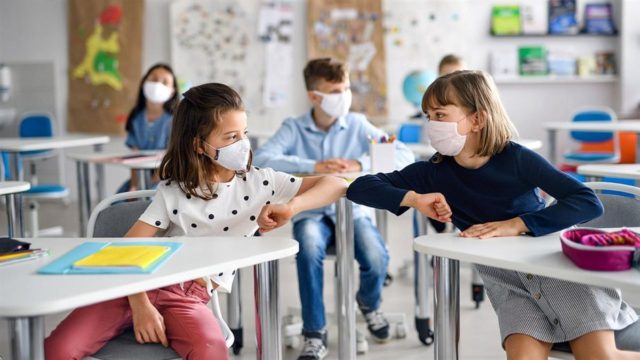 Σχολεία: Όλα τα μέτρα για την επιστροφή στα θρανία αύριο Δευτέρα 13/9 – Πώς θα εκδώσετε την σχολική κάρτα και βήμα-βήμα η διαδικασία για το self test