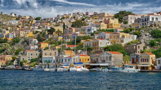 Τουρκική «απόβαση» στο Αιγαίο: Το ιστορικό ρεκόρ των 2.200.000 τουριστών που «βούλιαξαν» τα ελληνικά νησιά και η κίνηση-ματ με την express visa!