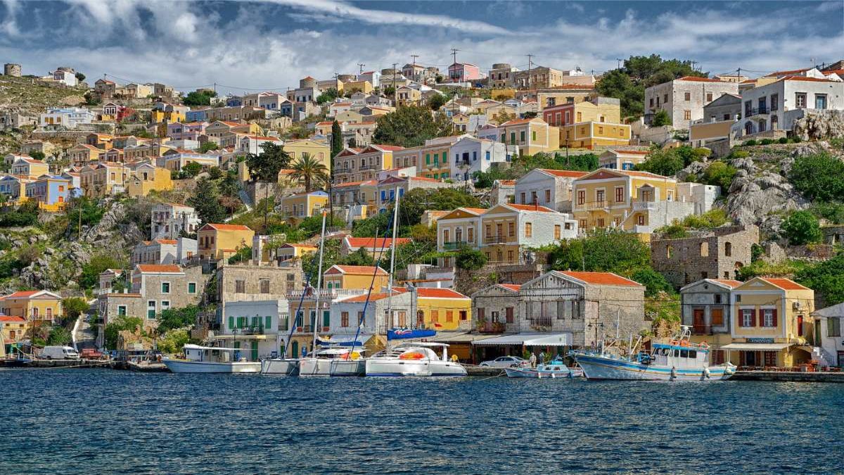 Τουρκική «απόβαση» στο Αιγαίο: Το ιστορικό ρεκόρ των 2.200.000 τουριστών που «βούλιαξαν» τα ελληνικά νησιά και η κίνηση-ματ με την express visa!