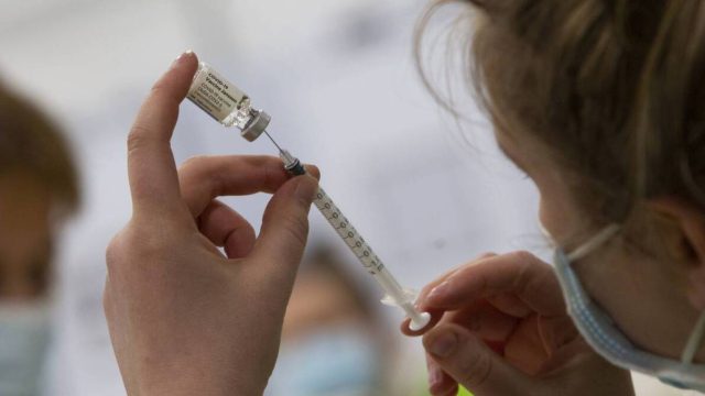 Σοκαρισμένο το Πανελλήνιο: Πέθανε 16χρονος μετά το εμβόλιο!