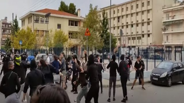 Θεσσαλονίκη: Νέα επεισόδια έξω από το ΕΠΑΛ Σταυρούπολης