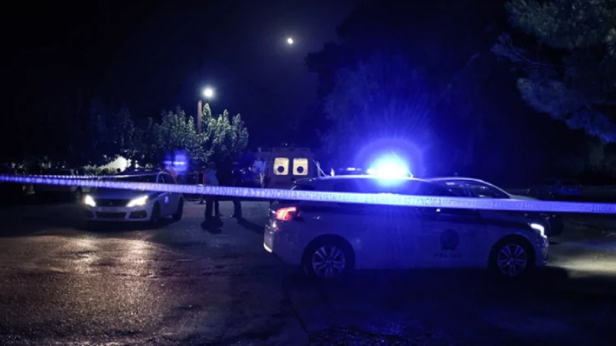 Αιματηρό επεισόδιο στη Θεσσαλονίκη: Βγήκε στο μπαλκόνι με καραμπίνα και άρχισε να πυροβολεί! Τέσσερις τραυματίες