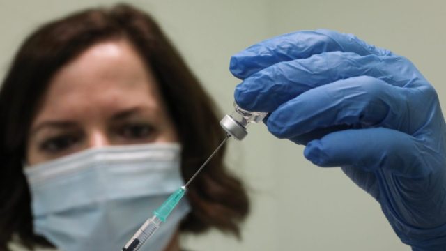 Τρίτη δόση εμβολίου: Από σήμερα τα πρώτα μηνύματα – Ποιους αφορά